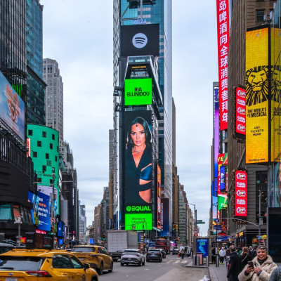 Η Ρία Ελληνίδου κατακτά τον κόσμο: από τα charts στη Νέα Υόρκη