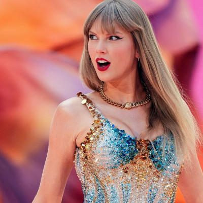 Η Taylor Swift πανηγυρίζει χωρίς φίλτρα την είσοδο & πρωτιά του «Opalite» στο Billboard Hot 100