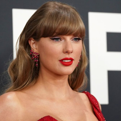 Η Taylor Swift ετοιμάζει το βίντεο του «Father Figure»; Οι θεωρίες συνωμοσίας των fans στο «Opalite»