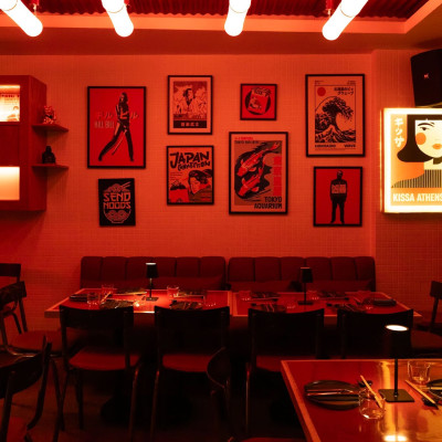 Εσύ ήξερες πως ένα ιαπωνικό «καφενείο» μόλις άνοιξε τις πόρτες του στην πλατεία Κολωνακίου;