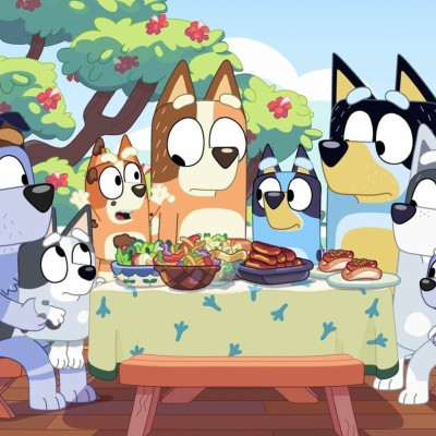 Πώς η «Bluey» βοηθά τα παιδιά (και τους γονείς) να κατανοήσουν και να εκφράσουν τα συναισθήματά τους