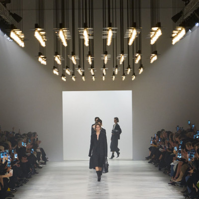 Το ντεμπούτο της Maria Grazia Chiuri έγινε στον οίκο Fendi με moto «Λιγότερο εγώ, περισσότερο εμείς»