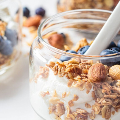 Πάνω από 20 σνακ πλούσια σε πρωτεΐνη που σε βοηθούν να αδυνατίσεις  χωρίς να πεινάς