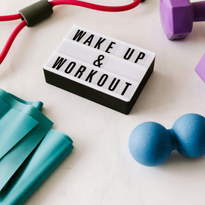 Η ρουτίνα Chair 6 λεπτών είναι ιδανική για εσένα που θες δυνατά πόδια