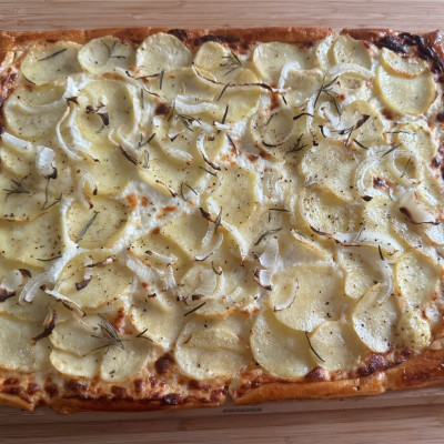 Τάρτα σφολιάτας με πατάτα, παρμεζάνα & μασκαρπόνε