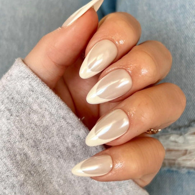 Η τάση του «παγωμένου» γαλλικού μανικιούρ μας βοηθά να περάσουμε τον χειμώνα