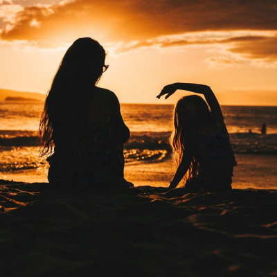 6 δεξιότητες που πρέπει να διδάξεις στην κόρη σου αν θέλεις να νιώθει (και να είναι) δυνατή