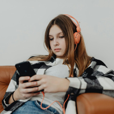 Αρκεί η απαγόρευση των social media για να είναι τα παιδιά ασφαλή στο διαδίκτυο;