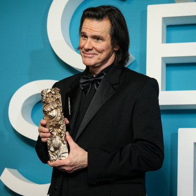 Ο Jim Carrey κατέρριψε (επιτέλους) τις θεωρίες συνωμοσίας για το πρόσωπό του