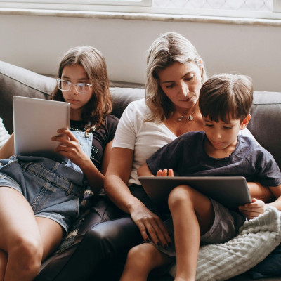 Γιατί οι γονείς που προσφέρουν τα περισσότερα εισπράττουν τον λιγότερο σεβασμό; Οι ειδικοί απαντούν