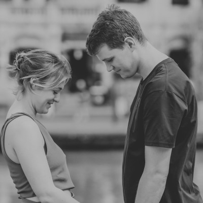 Η ερώτηση που κάνουν οι millennials πριν γίνουν γονείς και δεν έχει καμία σχέση με τα χρήματα