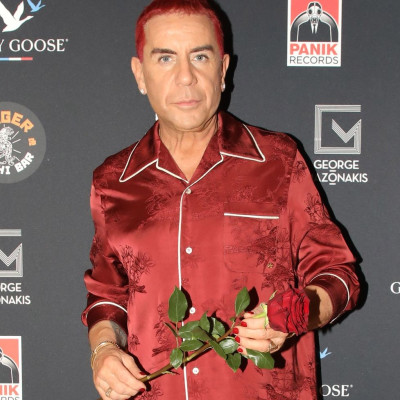 «Δεν μου λείπουν άνθρωποι απ' τη ζωή μου» λέει ο Μαζωνάκης στα γενέθλιά του & έχει «Επιπτώσεις»