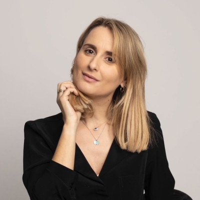 Η Kωνσταντίνα Μιχοπάνου λέει ότι το μακιγιάζ ενισχύει αυτό που ήδη αισθάνεσαι, δεν είναι μία «μάσκα»