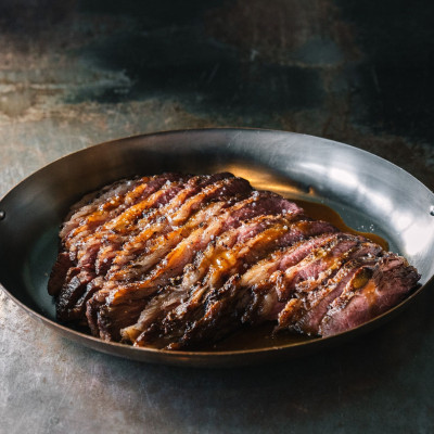 Η κοκορόσουπα και το κατσικάκι δίνουν ραντεβού με τα cheese sando στο πιο ζεστό κυριακάτικο τραπέζι