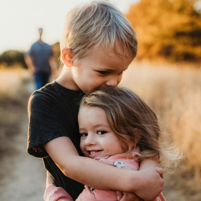 Ψυχολόγος του Χάρβαρντ εξηγεί γιατί τα παιδιά δυσκολεύονται σήμερα & τι χρειάζονται από τους γονείς