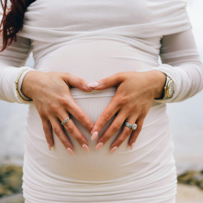 Αναρωτιέσαι αν μπορείς να κάνεις ημιμόνιμο μανικιούρ ή τζελ στην εγκυμοσύνη; Όσα πρέπει να ξέρεις