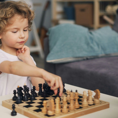 Είναι σωστό να αφήνεις το παιδί σου να κερδίζει; Πριν απαντήσεις,  δες τι λένε οι ειδικοί