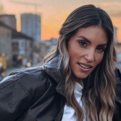 Trend Alert: Η Αθηνά Οικονομάκου έκανε lip gloss nails και από εμάς είναι «ναι»