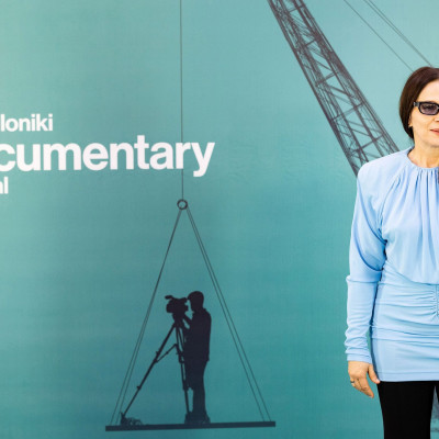 French chic: Η Juliette Binoche στη Θεσσαλονίκη με iconic baby blue look