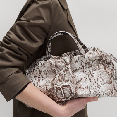 Μια super fresh συλλογή τσαντών για να υποδεχτούμε τη νέα σεζόν άνοιξη/καλοκαίρι 2026