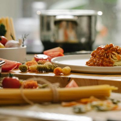 Vegan Bolognese γίνεται; Η πλούσια σάλτσα με με φακές που θα λατρέψεις στη νηστεία