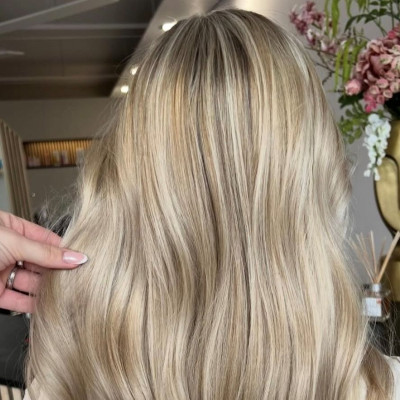 Θέλεις να ξανοίξεις τα μαλλιά σου; Το milkshake blonde είναι τάση