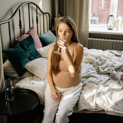 Αναρωτιέσαι τι μπορείς να πίνεις στην εγκυμοσύνη; Αυτά είναι τα καλύτερα και πιο υγιεινά ροφήματα