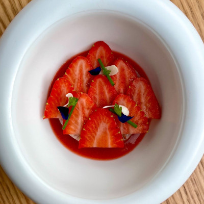 Ένα fine dining concept με interactive διάθεση και προσήλωση στην εποχικότητα στα Ιλίσια