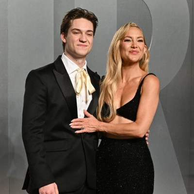 Για την Kate Hudson οι επίσημες εμφανίσεις είναι οικογενειακή υπόθεση: Είδες τον 22χρονο γιο της;