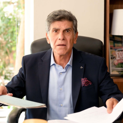 Οι 9 Σούπερ Ήρωες του Γιάννη Μπέζου ως Βασίλη Μεταξά: Τι θα δούμε στα πρώτα επεισόδια