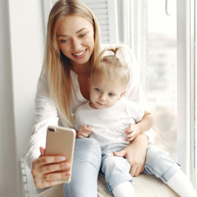 Sharenting: Οι κίνδυνοι που ίσως δεν γνωρίζεις όταν μοιράζεσαι φωτογραφίες του παιδιού σου online