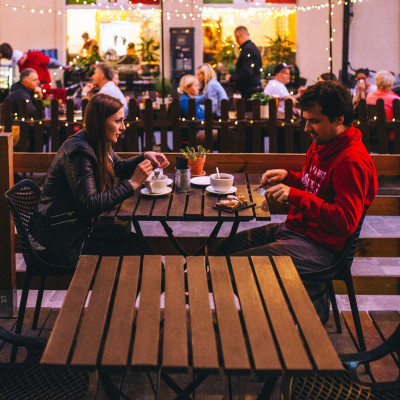 Delulu dating: Το viral dating trend που κάνει την πραγματικότητα «περιττή»