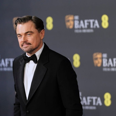 Η πρώτη εικόνα από τη νέα ταινία του DiCaprio μάς βάζει ήδη σε σκοτεινό mood