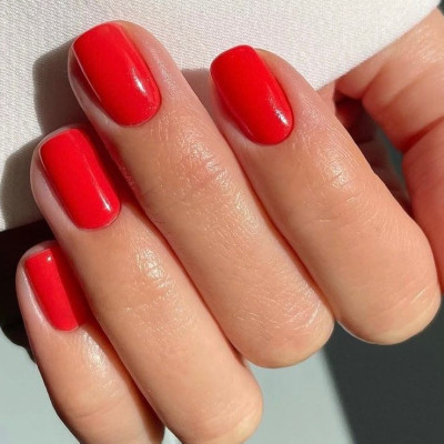 10 κομψά χρώματα νυχιών που θα κυριαρχήσουν την άνοιξη του 2026