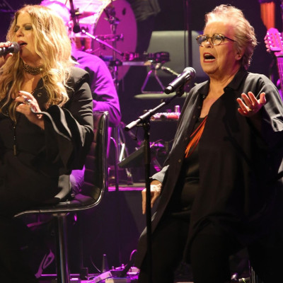 Δήμητρα Γαλάνη, Ελένη Τσαλιγοπούλου, Εστουδιαντίνα Νέας Ιωνίας Βόλου στη σκηνή του VOX