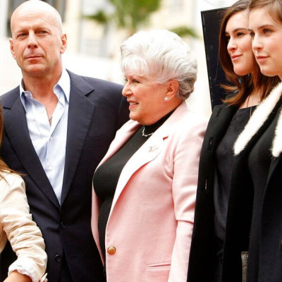 Η 90χρονη μητέρα του Bruce Willis έγινε «icon» στο LAPD  και η ιστορία της γίνεται viral