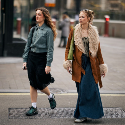 Denim skirt season: Το διαχρονικό κομμάτι που επέστρεψε και αυτή την άνοιξη
