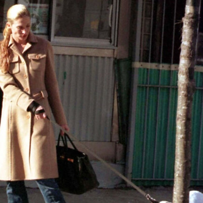 174.000 ευρώ για ένα παλτό;  Το fashion κομμάτια της Carolyn Bessette-Kennedy & το τίμημα του μύθου