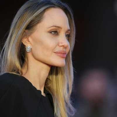 Η Angelina Jolie μας εμπνέει ξανά! Η τελευταία της εμφάνιση είναι ένα masterclass ισορροπίας