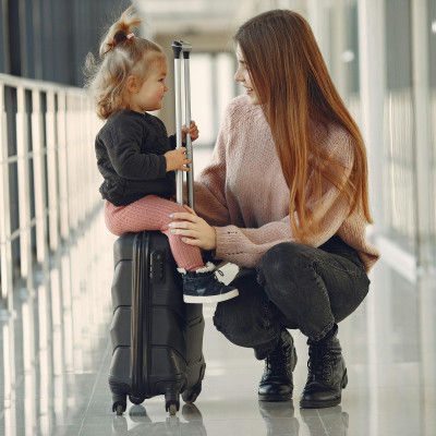 6 απλά tips για να ταξιδέψεις αεροπορικώς με παιδιά χωρίς άγχος το Πάσχα