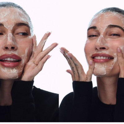 Βγήκες από το gym; Κάνε αυτό το trick με face mist της Hailey Bieber και θα λάμπεις