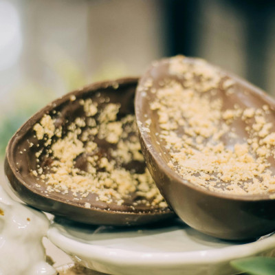 Πώς να φτιάξεις εύκολα σοκολατένια πασχαλινά αυγά στο σπίτι