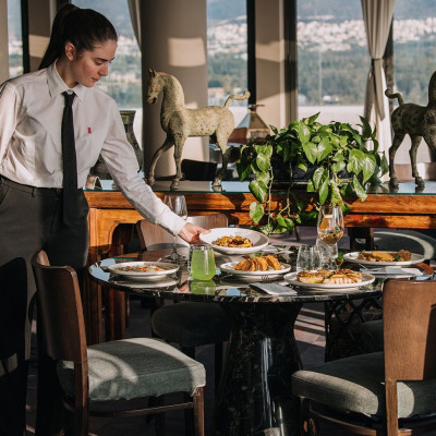 Penthouse 21 στο President Hotel: Μια βραδιά γεμάτη γεύσεις, θέα & τη γνώριμη αίσθηση της επιστροφής