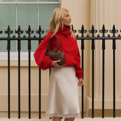 Barrel & Bowling bags: Αυτές είναι οι τσάντες που φοράνε όλα τα it-girls το 2026