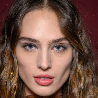 Αυτό το Πάσχα δε φοράμε κόκκινο κραγιόν, τα muted lips είναι so hot right now