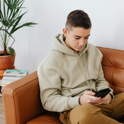 Τι είναι το gooning και γιατί πρέπει να μιλήσεις στο παιδί σου γι' αυτό χωρίς ντροπή