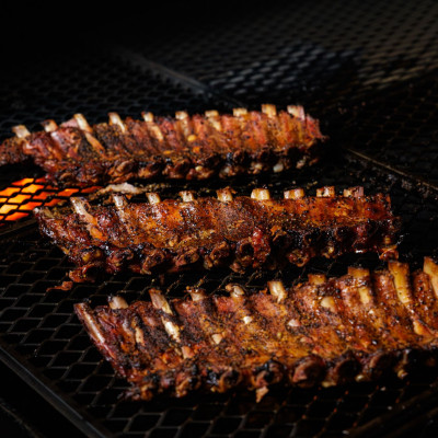 Ένα αυθεντικό αμερικανικό smokehouse ενώνει το BBQ με τα σπάνια ουίσκι στην καρδιά της Αθήνας