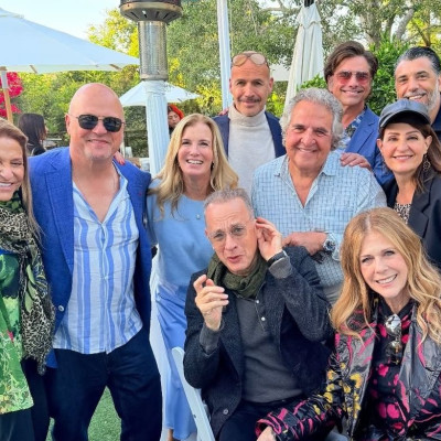 John Stamos, Nia Vardalos, Tom Hanks & Rita Wilson στο δικό τους ορθόδοξο Πάσχα στο Los Angeles
