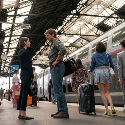 Emily In Paris: Η έκτη σεζόν θα βρει την Lily Collins στην Ελλάδα και ήρθε η επιβεβαίωση (περίπου)