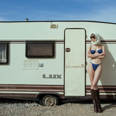 APRÈS: Το 1ο drop της φετινής συλλογής μαγιό Stefania Frangista τοποθετεί το swimwear εκτός εποχής